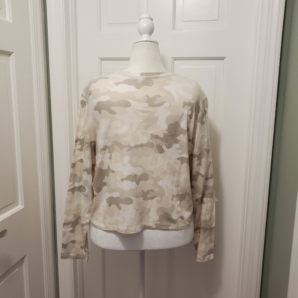 NWT GAP Beige Camo Print L/Sleeve Crop Top Tee Size XXL, Casual 100% Cotton - Picture 4 of 9